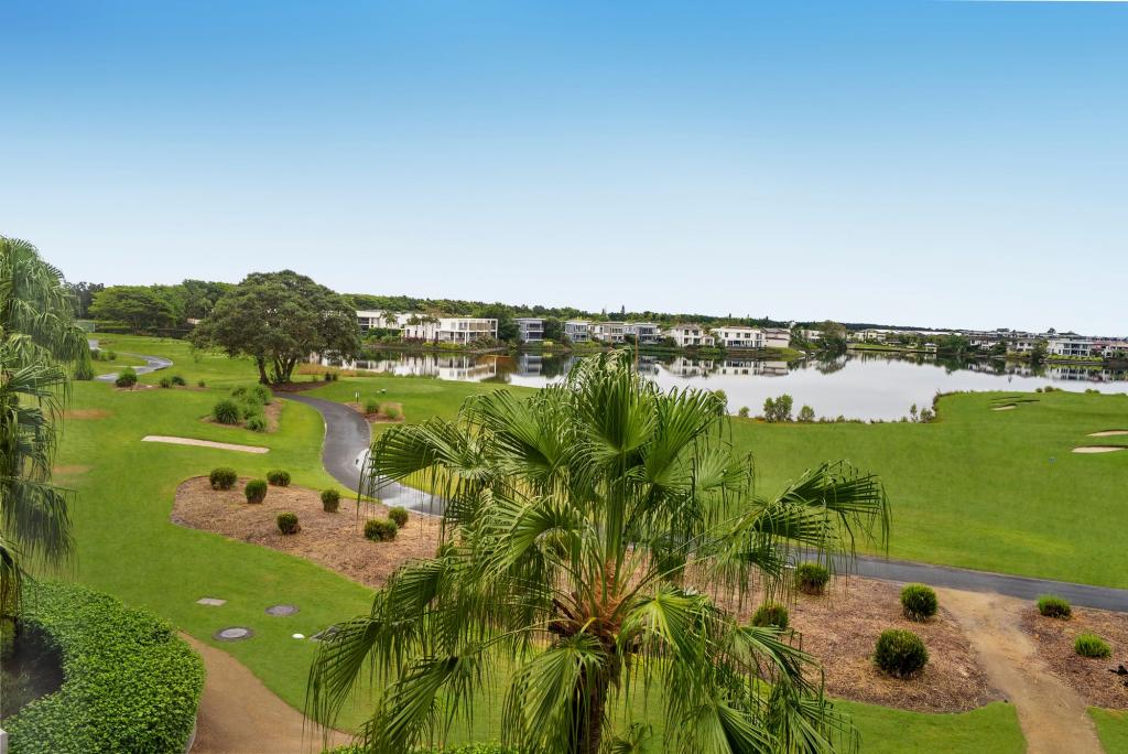 8473 Magnolia Dr, Hope Island, QLD 4212