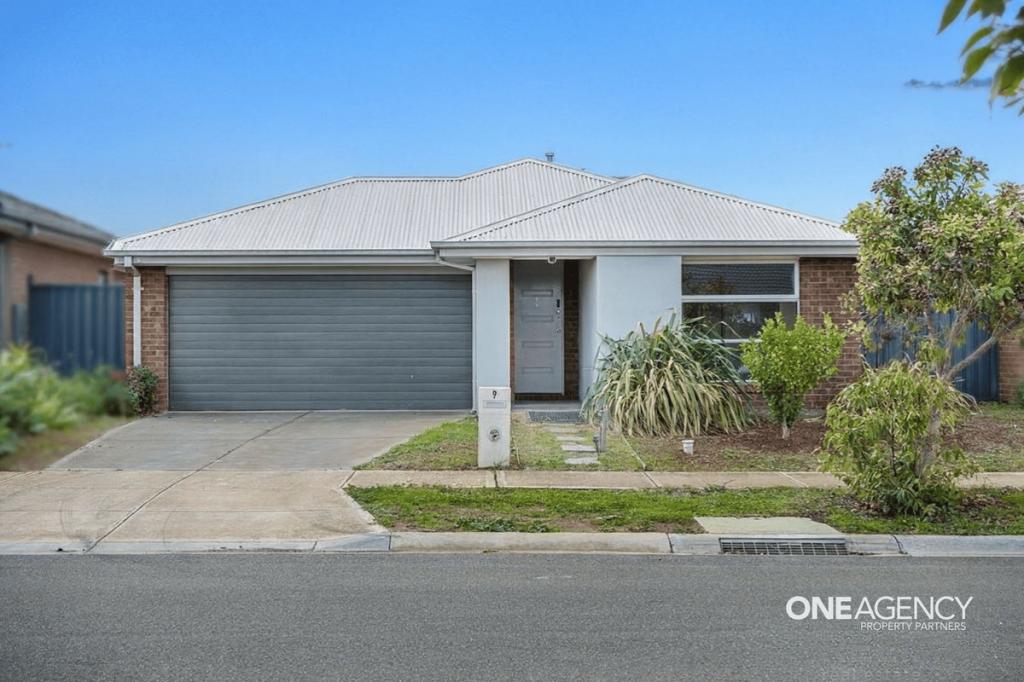 9 Wonnanngatta Cres, Weir Views, VIC 3338