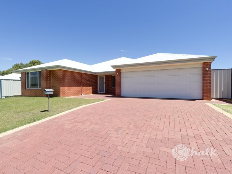 30 Oakwood Gte, Meadow Springs, WA 6210