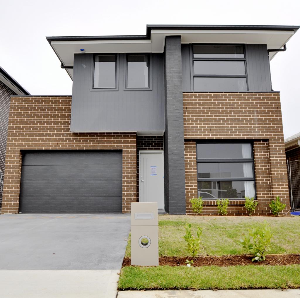 13 Massey St, Oran Park, NSW 2570