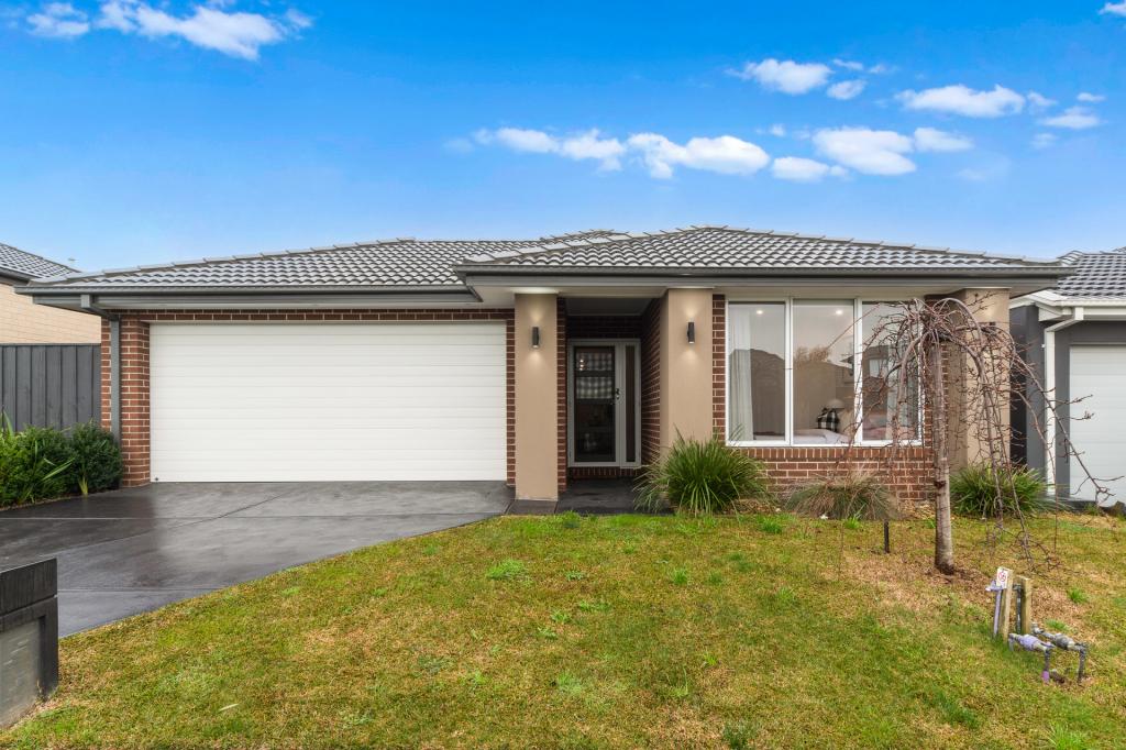 10 GEMMA ST, CRANBOURNE EAST, VIC 3977