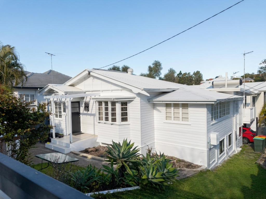39 Plimsoll St, Greenslopes, QLD 4120