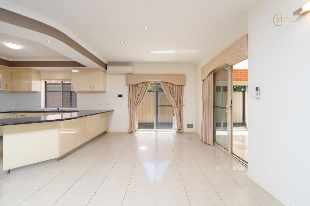 28 CATERPILLAR RD, SUCCESS, WA 6164