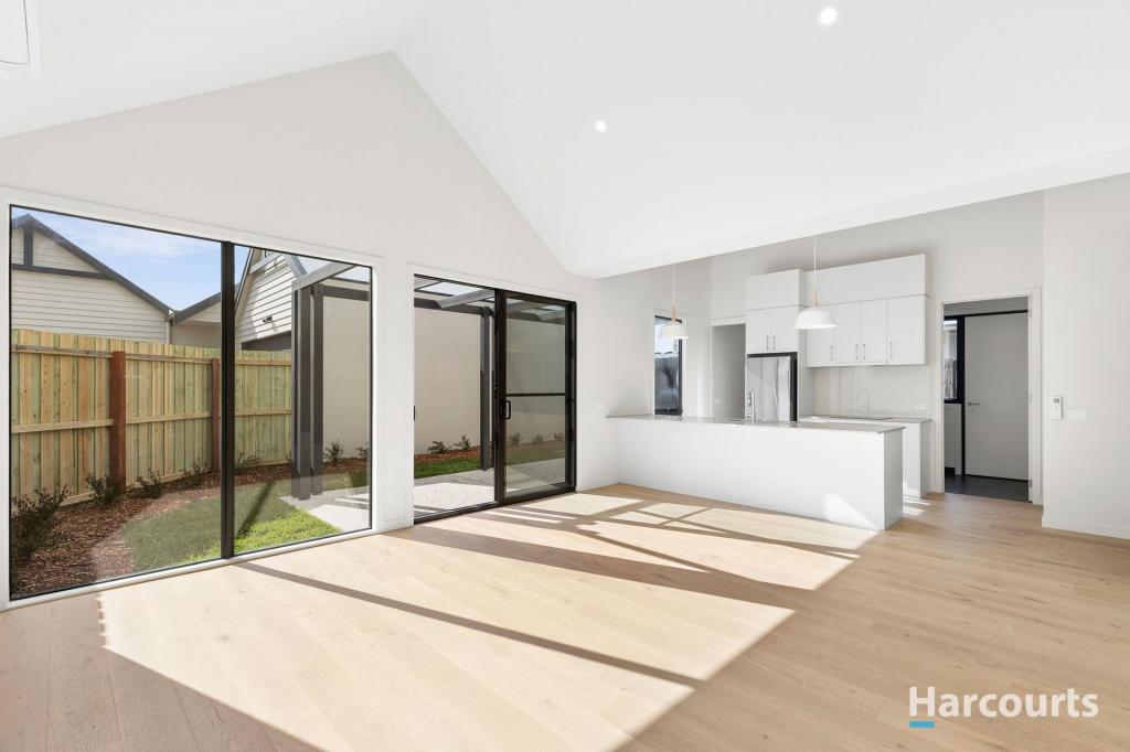 13a Myrtle Gr, North Shore, VIC 3214