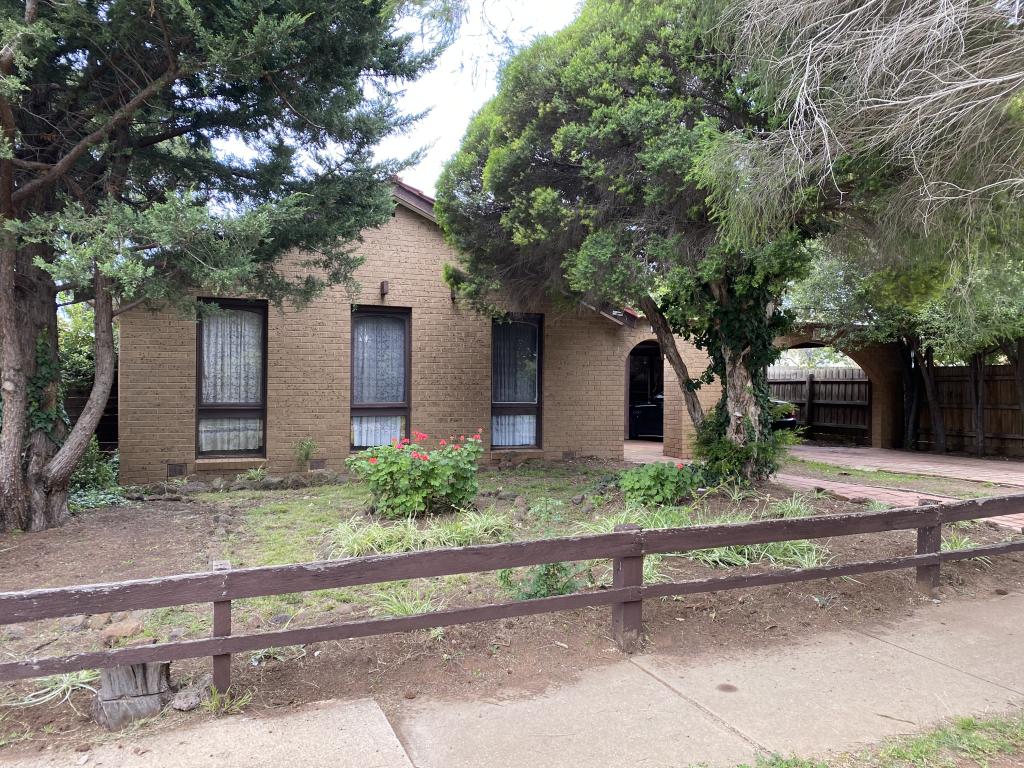 2 CARINA DR, MELTON, VIC 3337
