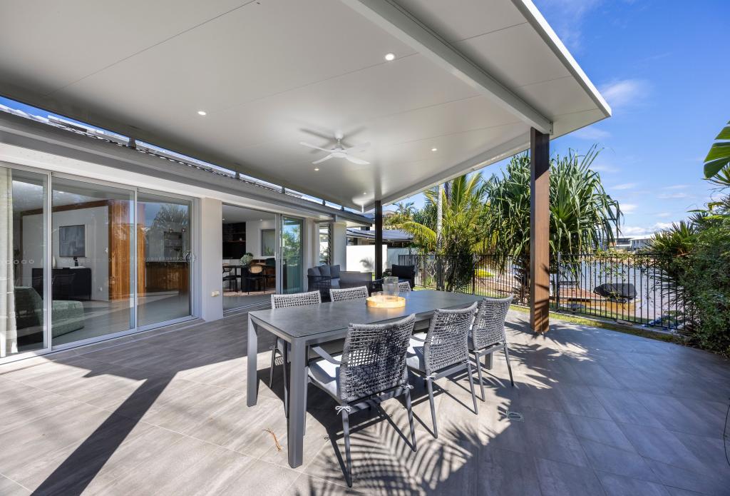 1 Marlin Ct, Palm Beach, QLD 4221