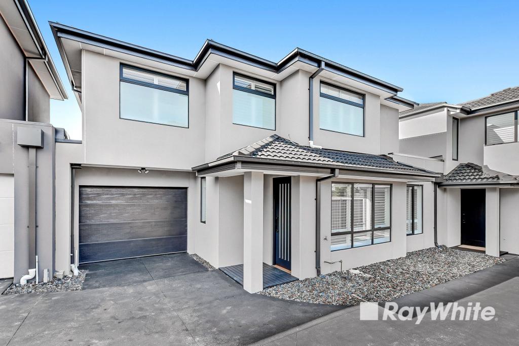 2/5 LAUREL AVE, DOVETON, VIC 3177