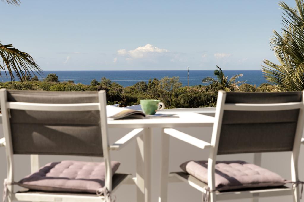 15 Coconut Gr, Castaways Beach, QLD 4567