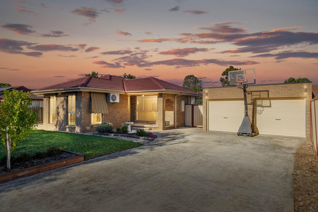 3 Dumbarton Cct, Melton West, VIC 3337