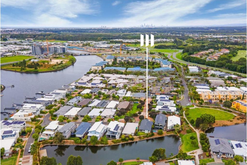 13 Keelson Cres, Hope Island, QLD 4212