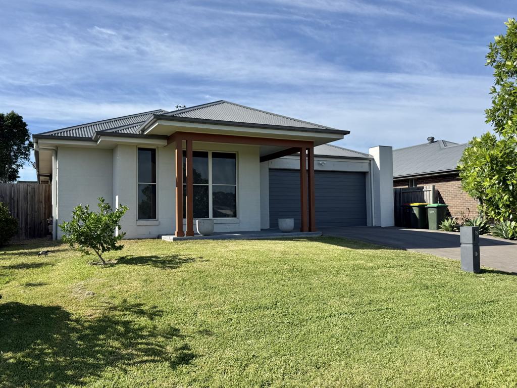 15 Lawrenson Pde, Thornton, NSW 2322