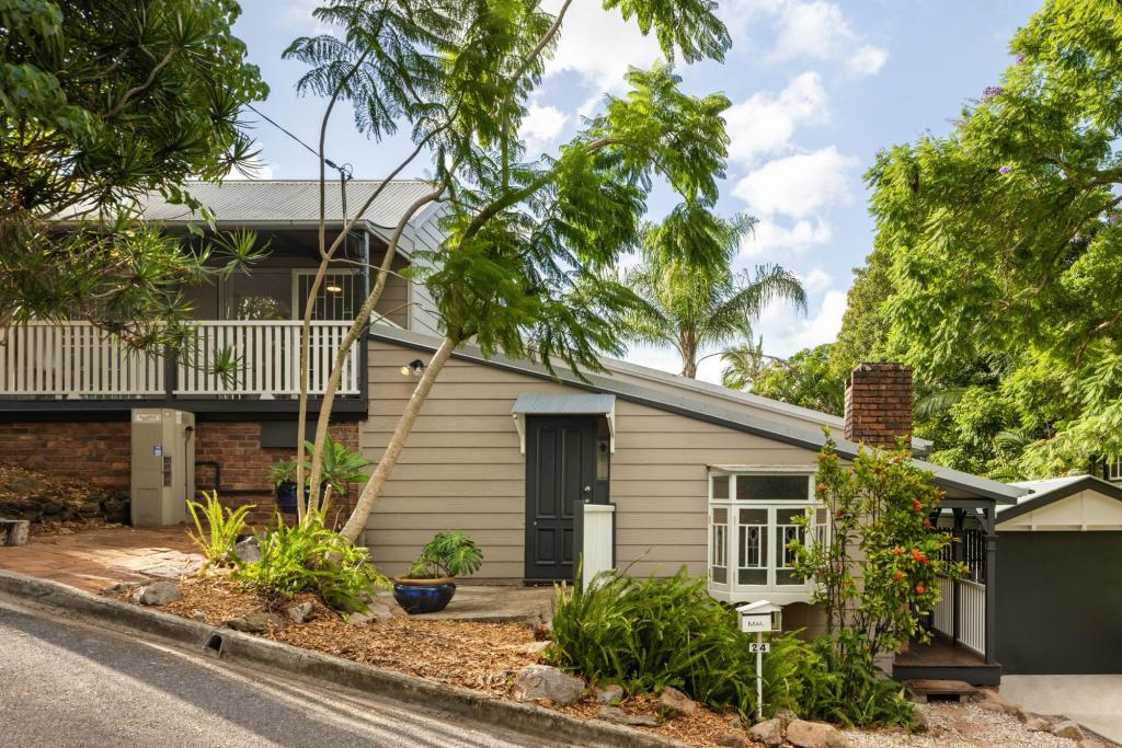 24 Pleasant St, Red Hill, QLD 4059