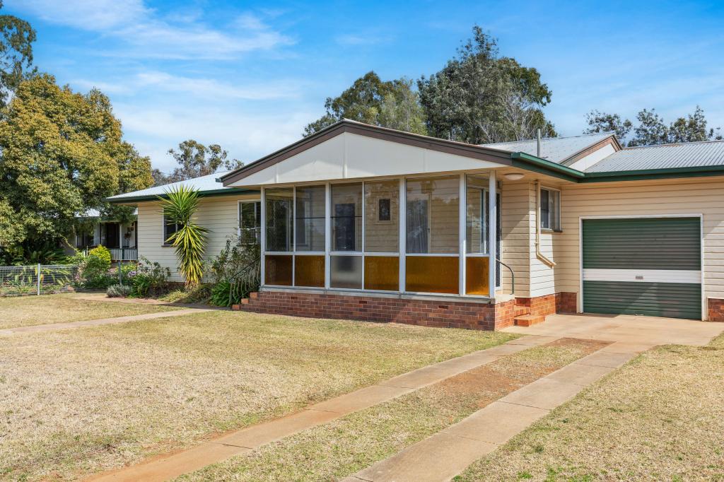 70 Beale St, Oakey, QLD 4401