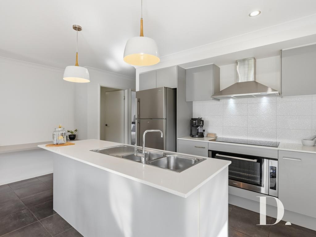 8 Humpback Cres, Safety Beach, NSW 2456