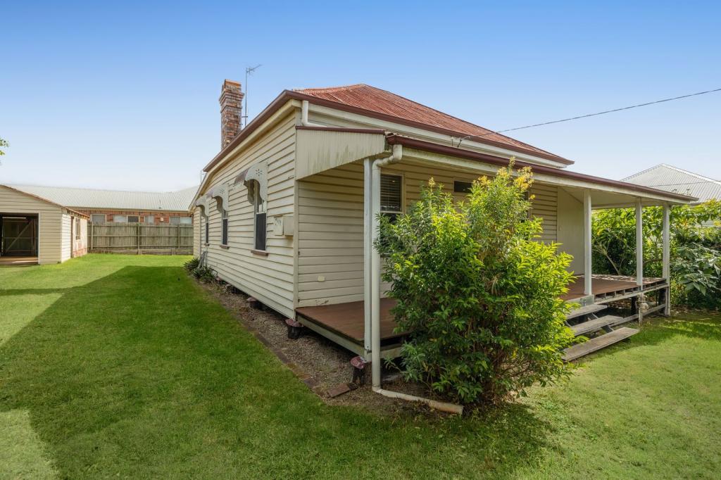 43 West St, Newtown, QLD 4350