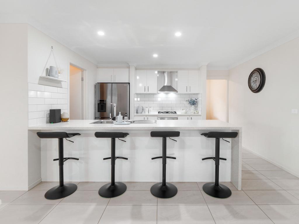 10 Bower Vine Rd, Junction Village, VIC 3977