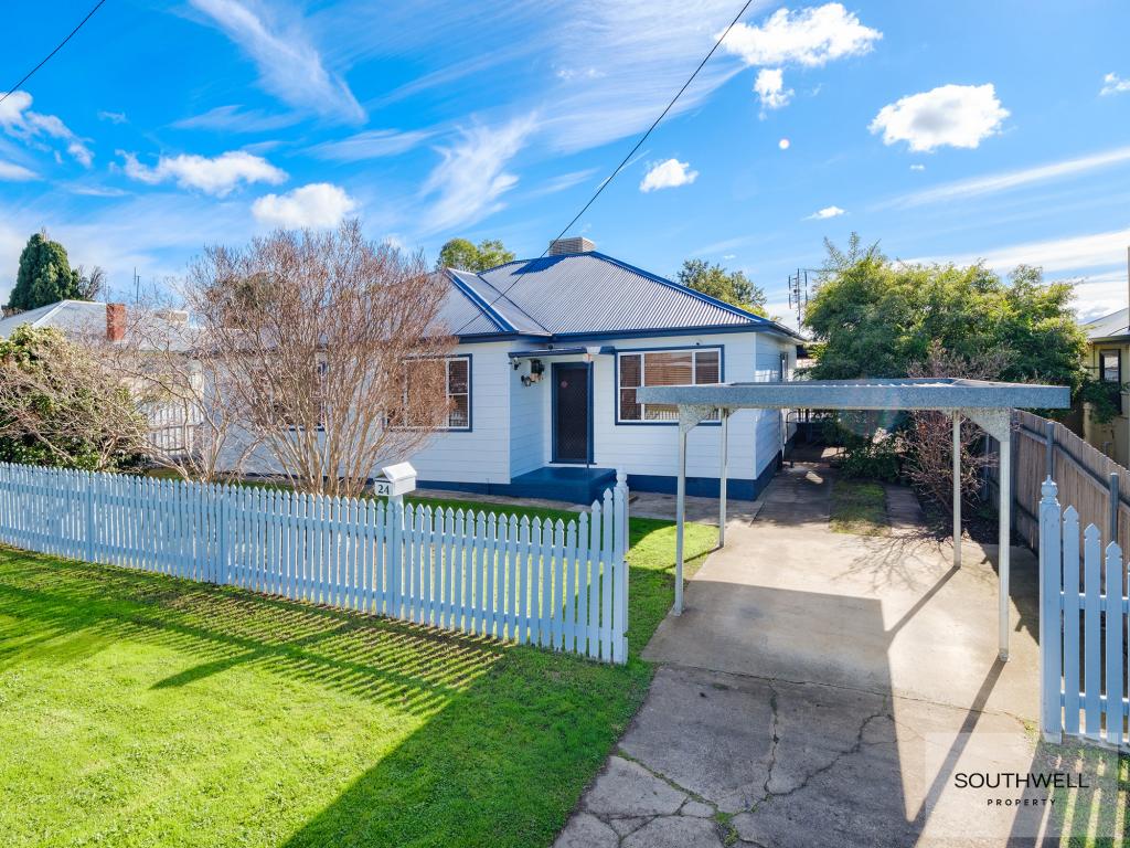 24 Woodstock St, South Tamworth, NSW 2340