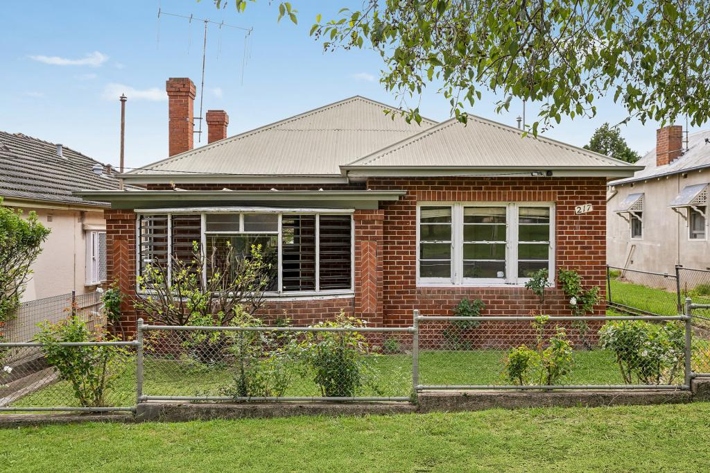 217 BRILLIANT ST, BATHURST, NSW 2795