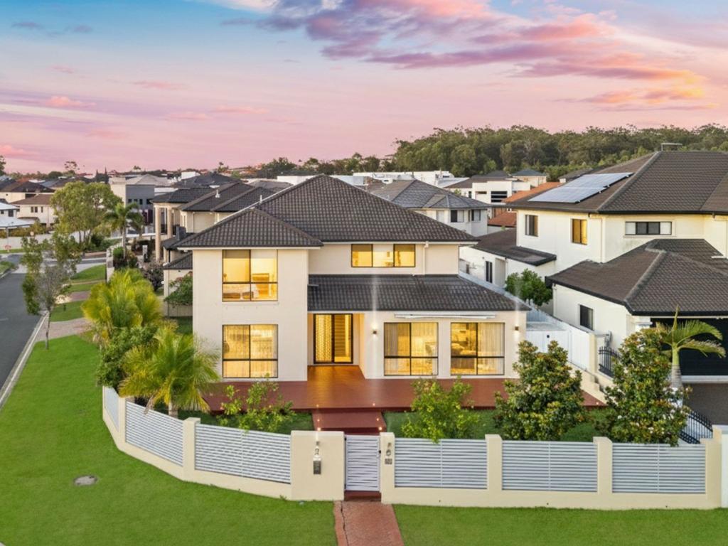 2 SNOWBELL CL, STRETTON, QLD 4116