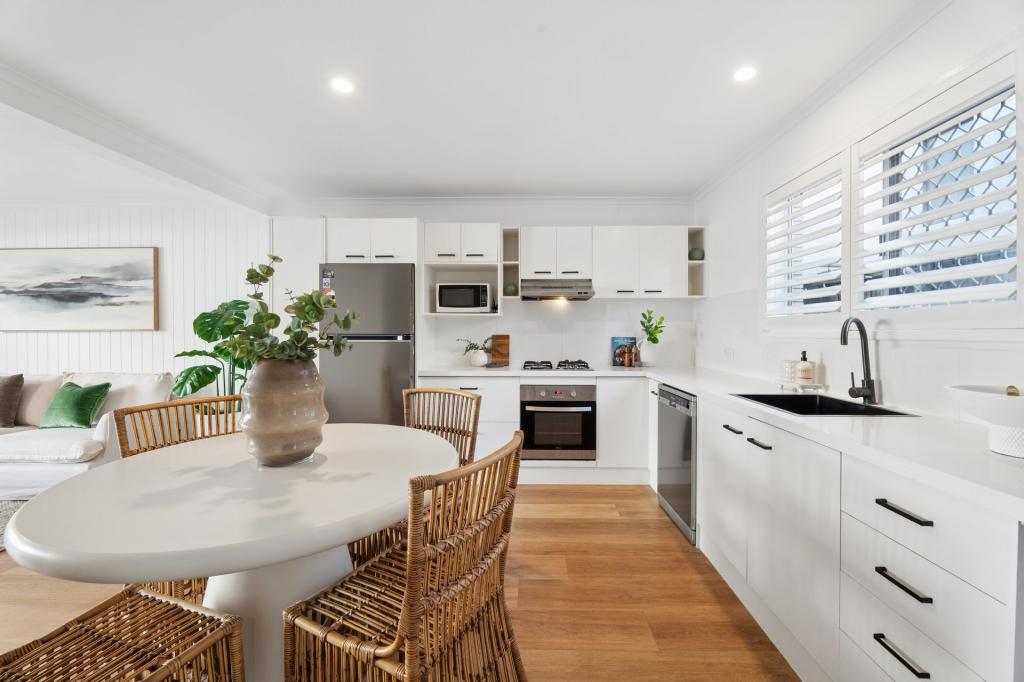 2/198c Hedges Ave, Mermaid Beach, QLD 4218