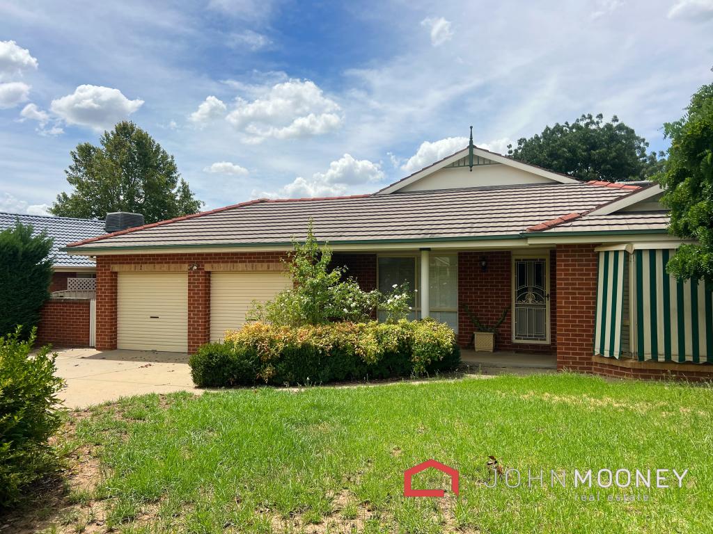 17 Paldi Cres, Glenfield Park, NSW 2650