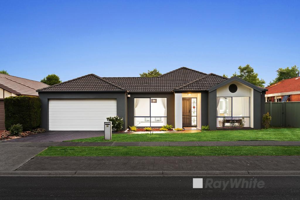 17 HUNT CLUB BVD, CRANBOURNE EAST, VIC 3977