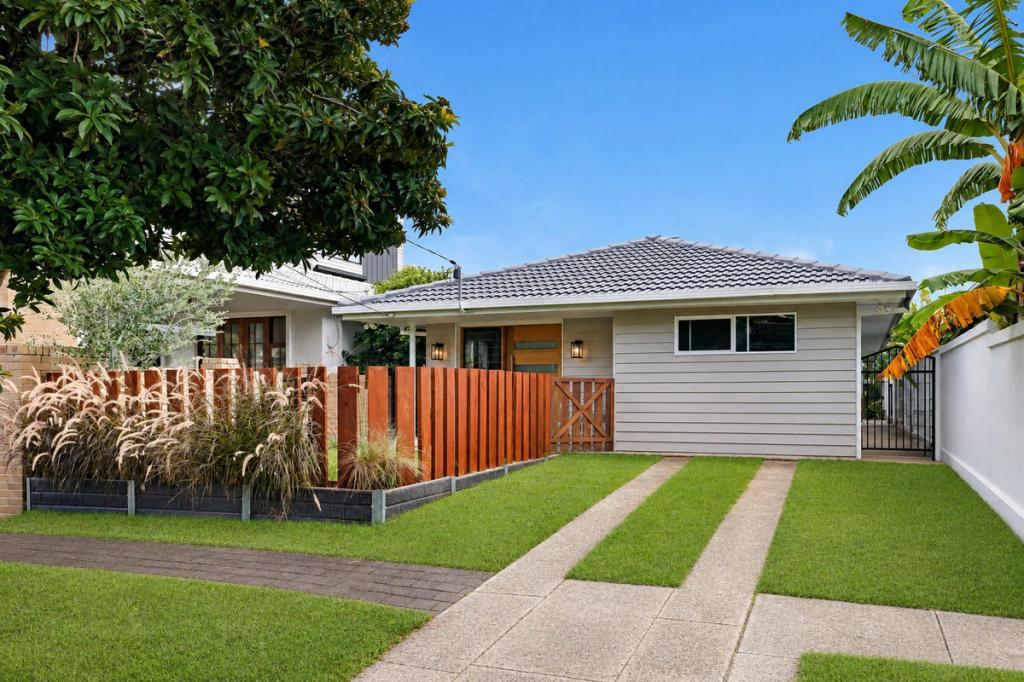66 Sunshine Pde, Miami, QLD 4220