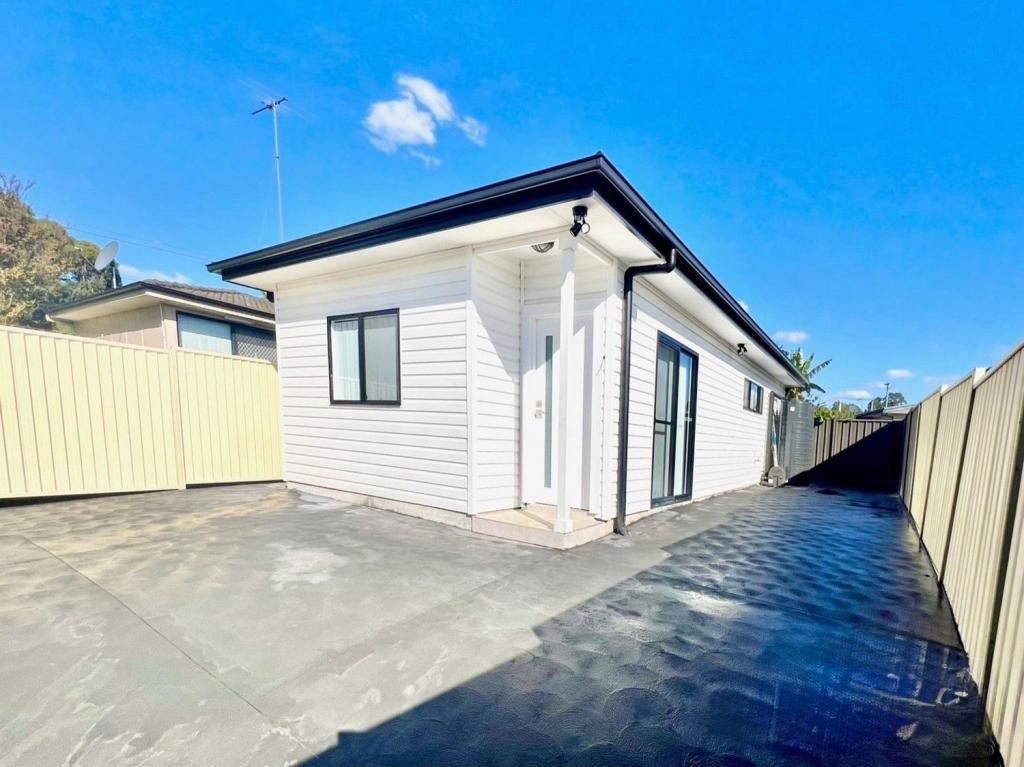 2 Nevada Ave, Colyton, NSW 2760