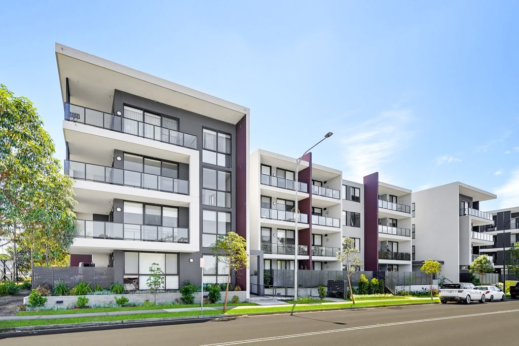 303/76 Lakeside Pde, Jordan Springs, NSW 2747