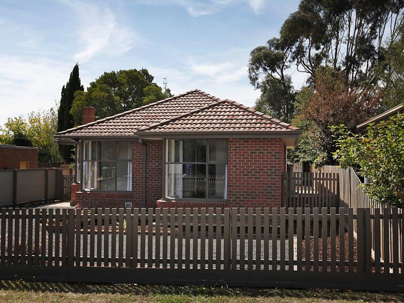 36 Morris Rd, Woodend, VIC 3442