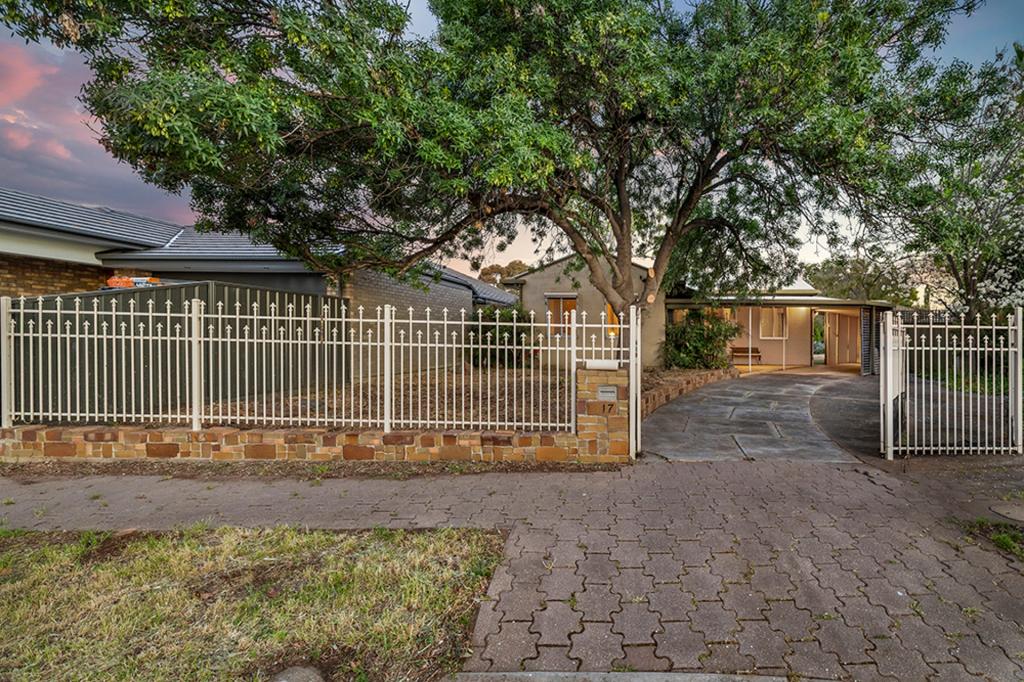 17 Leander Cres, Greenacres, SA 5086