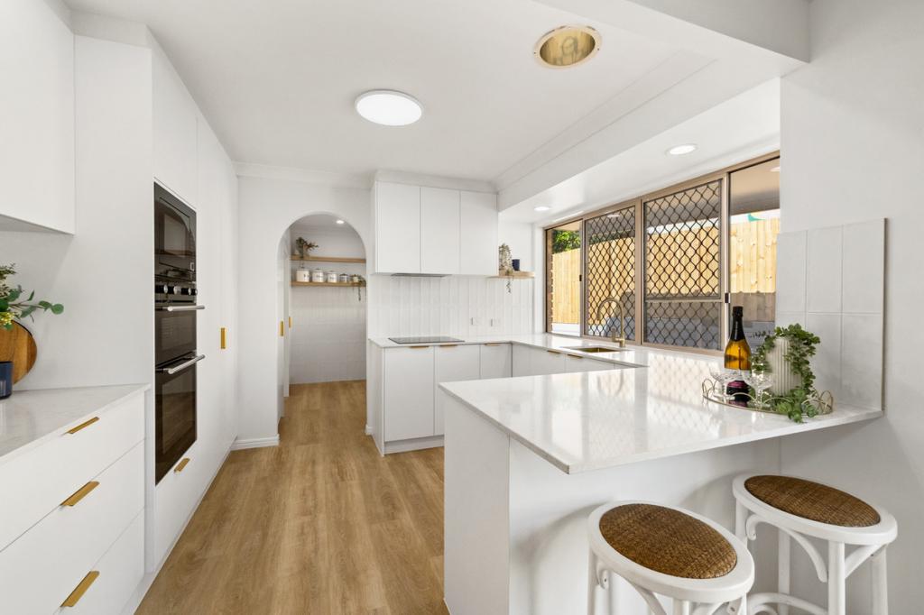 15 Penguin St, Wellington Point, QLD 4160