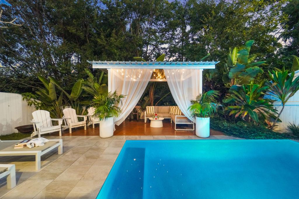 8 Buckland Rd, Everton Hills, QLD 4053