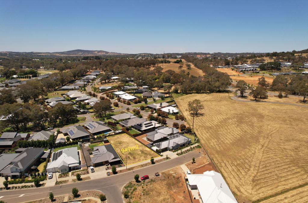 77 Newenham Pde, Mount Barker, SA 5251