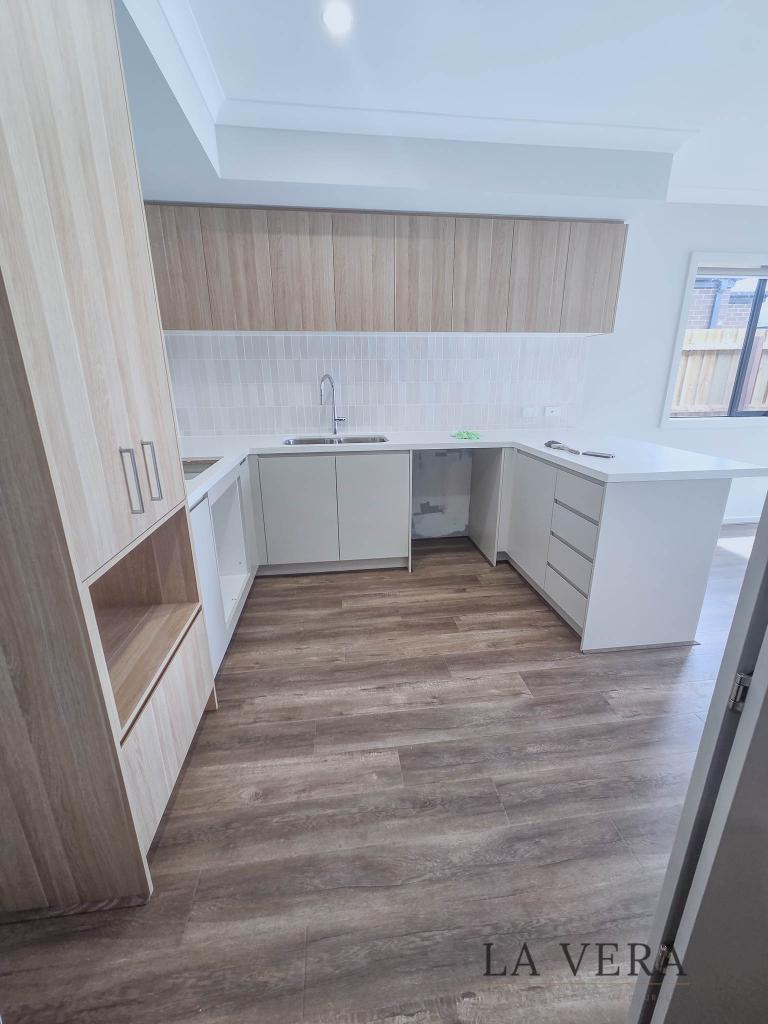 85 Villa Doria Dr, Clyde North, VIC 3978