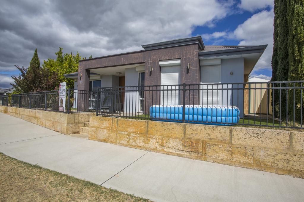 94 MACQUARIE BVD, HAMMOND PARK, WA 6164