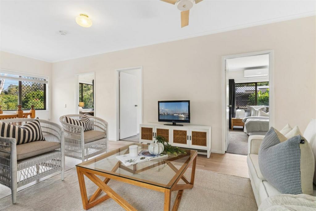 11 Ashburton St, Chapel Hill, QLD 4069