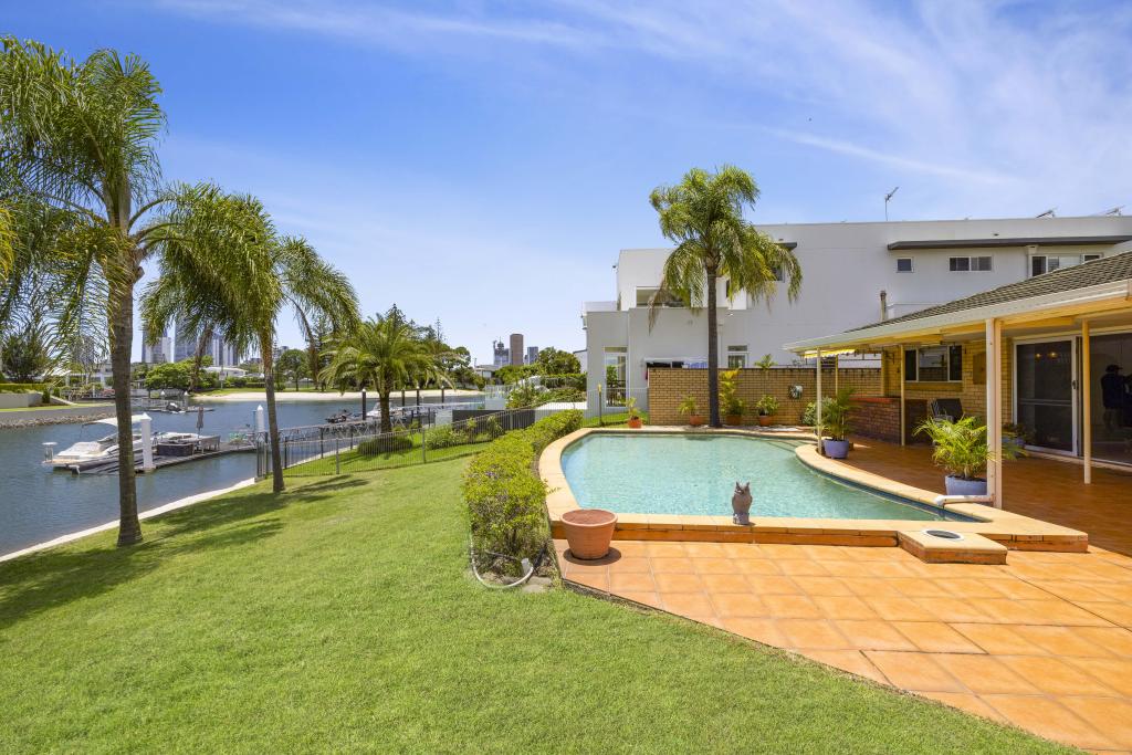 47 BEVERLEY CRES, BROADBEACH WATERS, QLD 4218