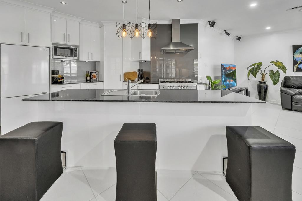 38 Victor Ave, Glenella, QLD 4740