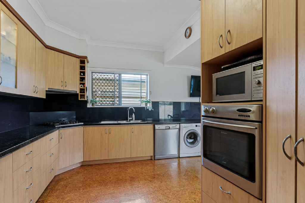 45 Broadwater Rd, Mount Gravatt East, QLD 4122