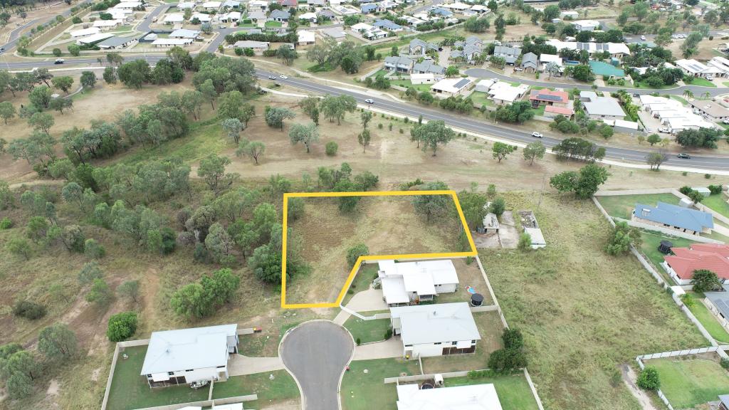 18 Ivers Pl, Emerald, QLD 4720