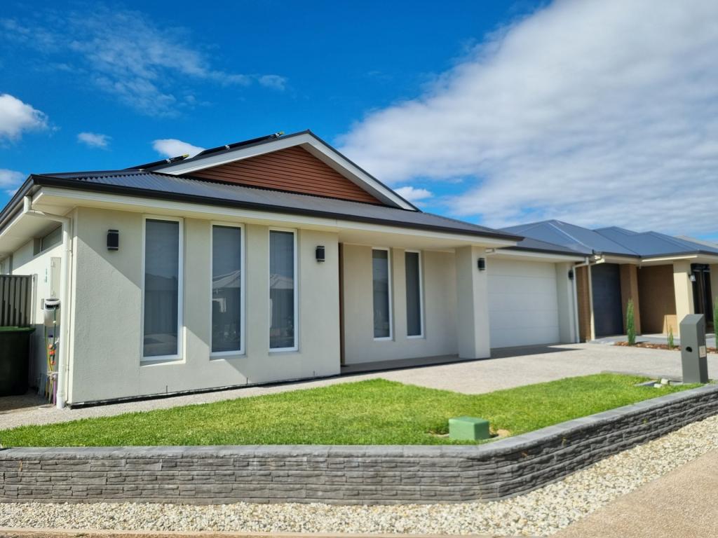11 SOUTH POINT ST, PORT NOARLUNGA SOUTH, SA 5167