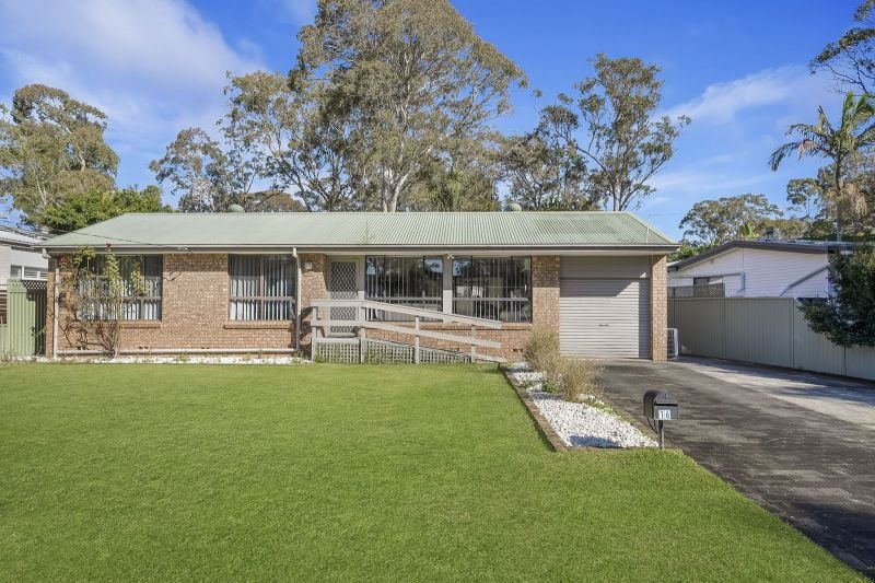 16 LAKESHORE AVE, KINGFISHER SHORES, NSW 2259