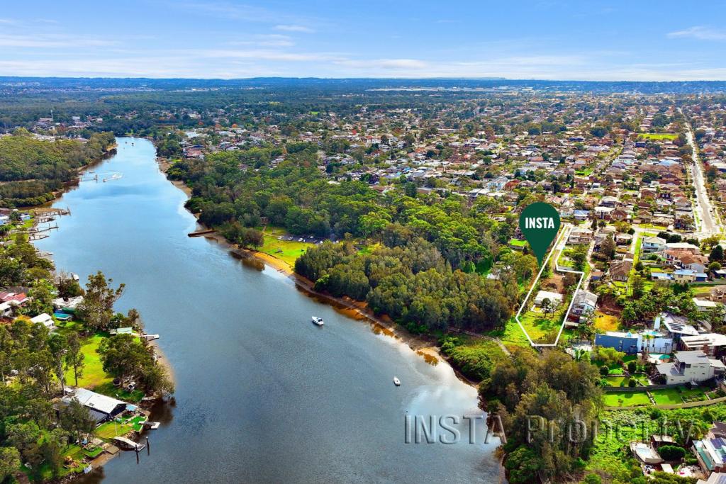 768C HENRY LAWSON DR, PICNIC POINT, NSW 2213