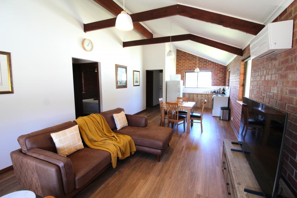 2/2 Warrigal Rd, Aldinga Beach, SA 5173