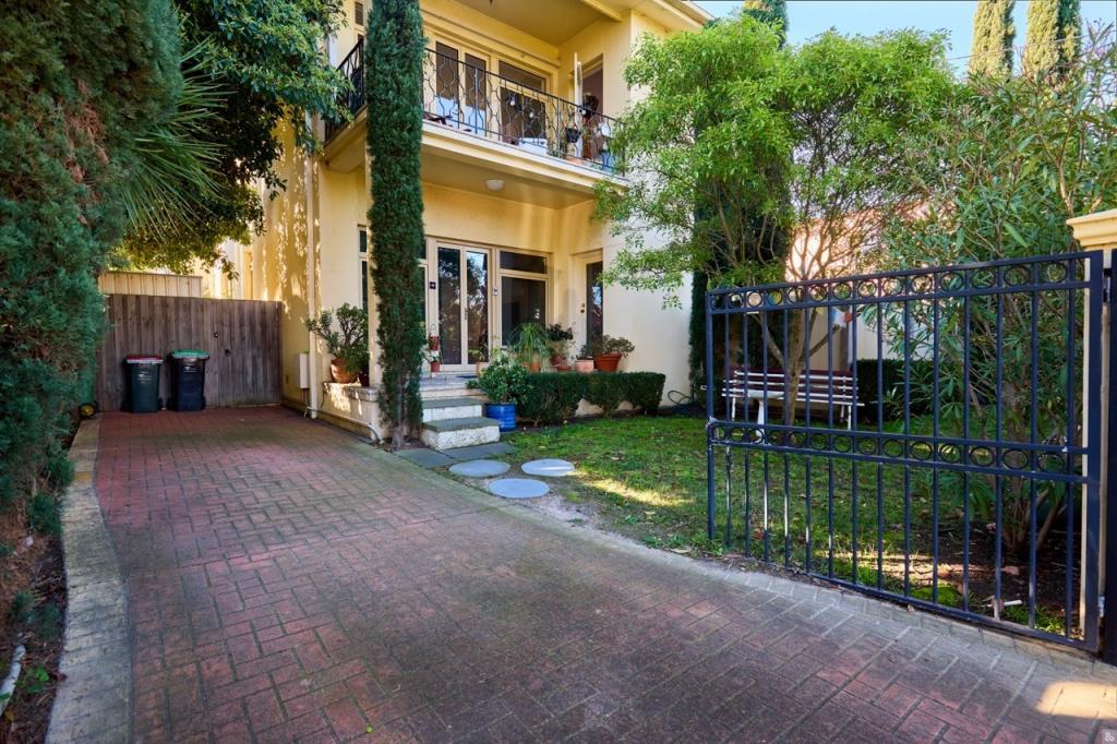 1/295 Rossmoyne St, Thornbury, VIC 3071