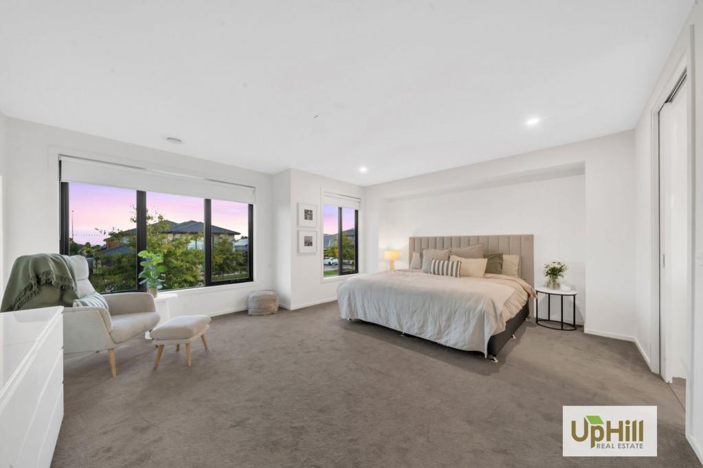 8 Casa Cct, Clyde North, VIC 3978