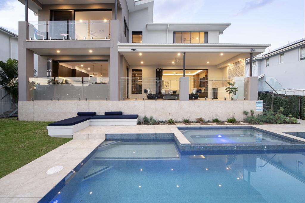 133 Allambi Ave, Broadbeach Waters, QLD 4218