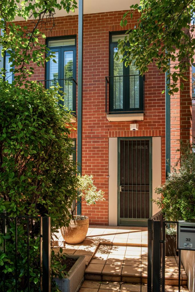 32 Webb Lane, East Melbourne, VIC 3002