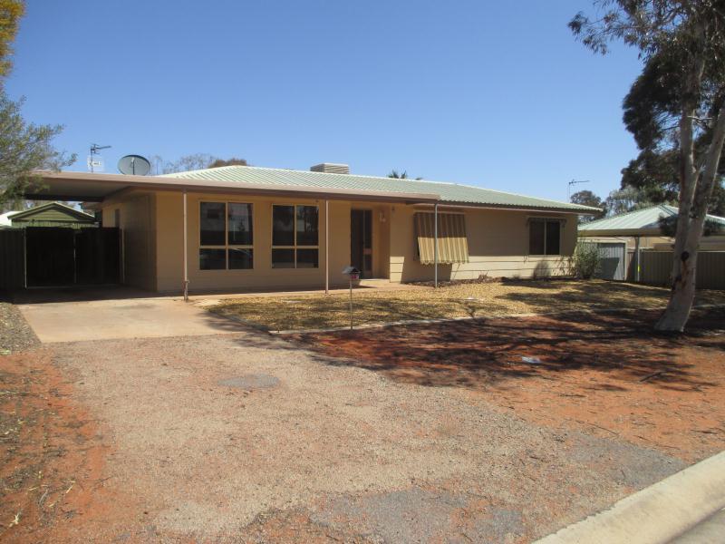 14 Alberrie St, Roxby Downs, SA 5725